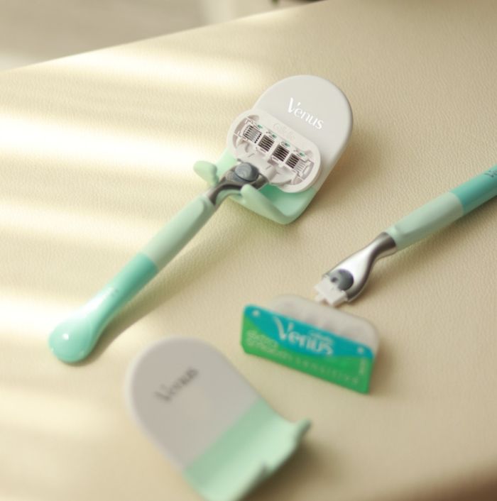 Venus Deluxe Набір ( станок Embrace Deluxe 2 +тримач+ косметичка)