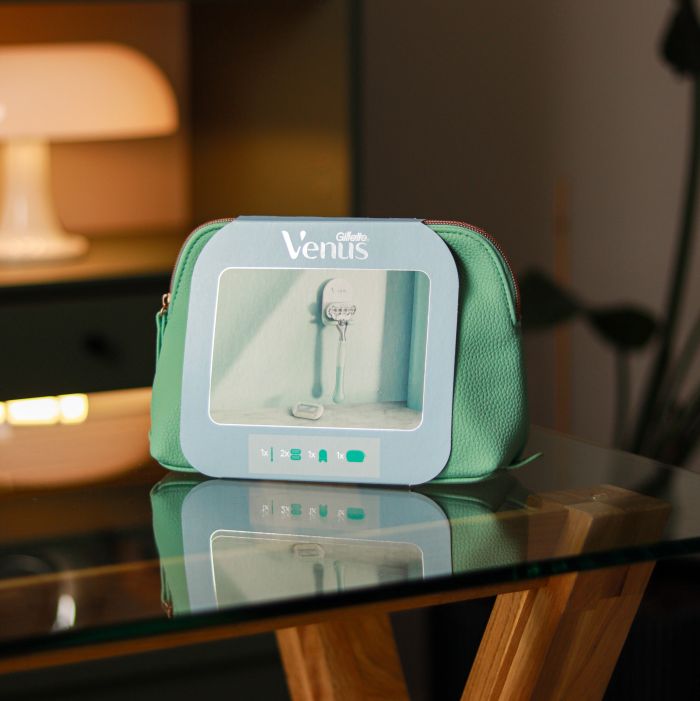 Venus Deluxe Набір ( станок Embrace Deluxe 2 +тримач+ косметичка)