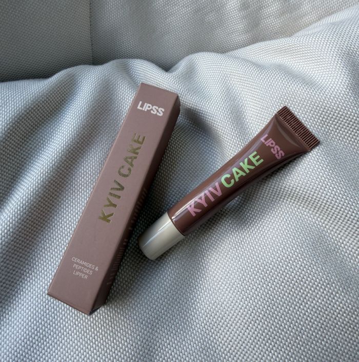 Lipss Блиск для губ Kyiv Cake (Ceramides&Peptides Lipper Карамель та лісовий горіх) 9мл